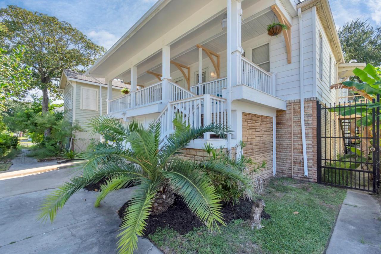 Cozy Historic Galveston House-8 Min Walk To Beach! Exterior photo