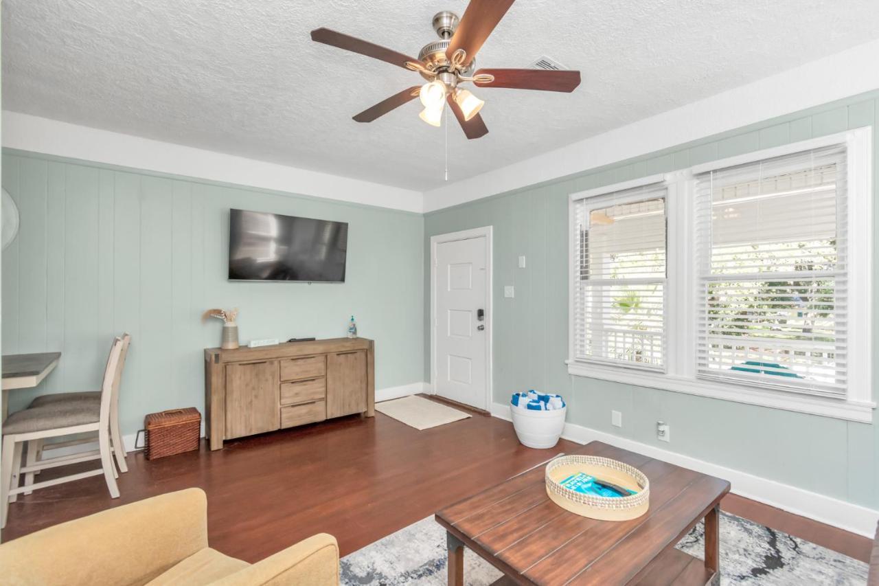 Cozy Historic Galveston House-8 Min Walk To Beach! Exterior photo