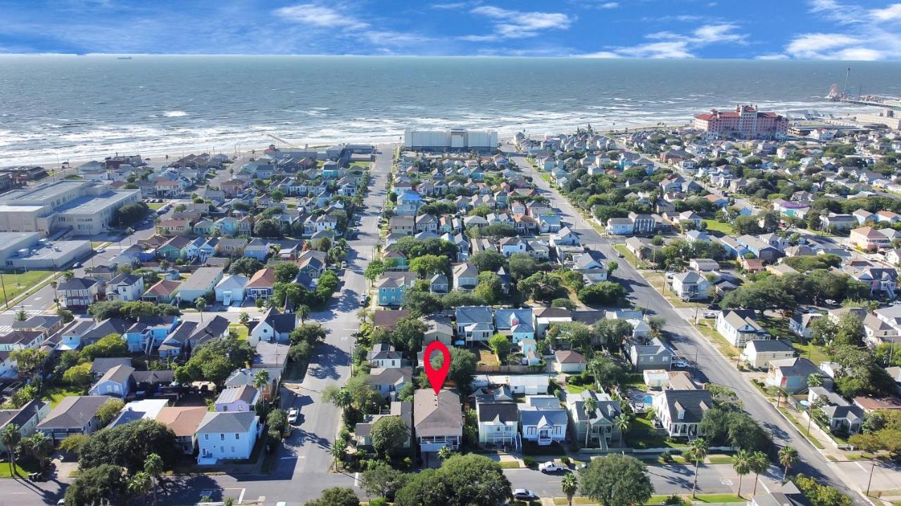Cozy Historic Galveston House-8 Min Walk To Beach! Exterior photo