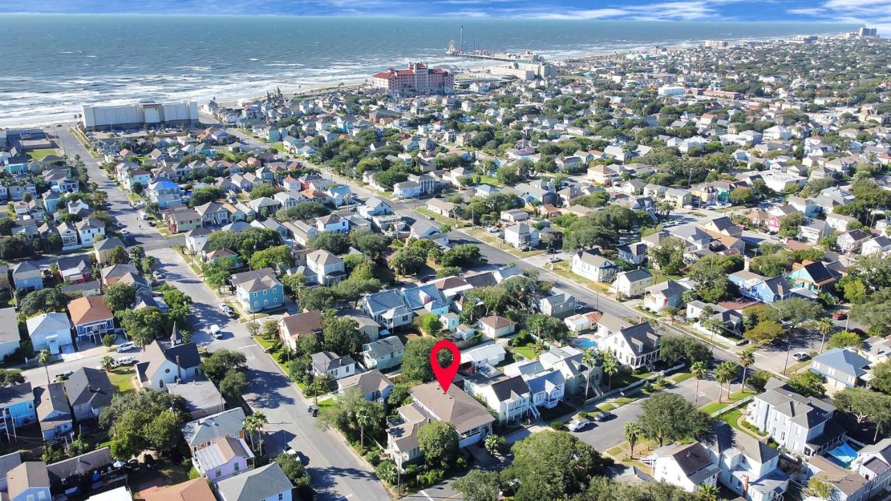 Cozy Historic Galveston House-8 Min Walk To Beach! Exterior photo