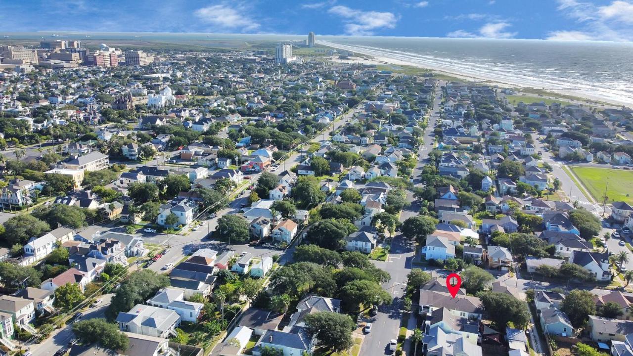 Cozy Historic Galveston House-8 Min Walk To Beach! Exterior photo